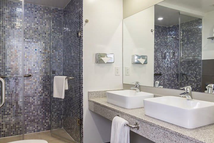 Private guest bathroom with shower