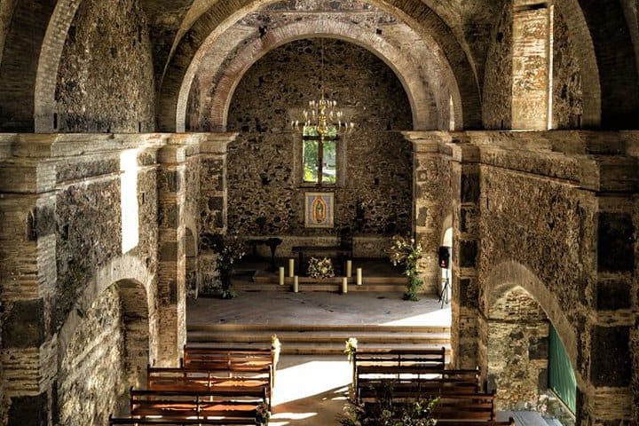 El hotel cuenta con una capilla