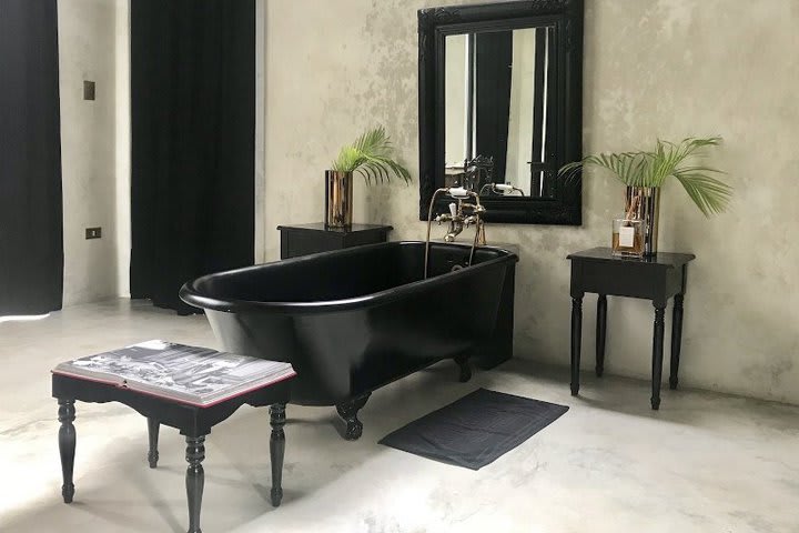 Seprate tub in a Master suite