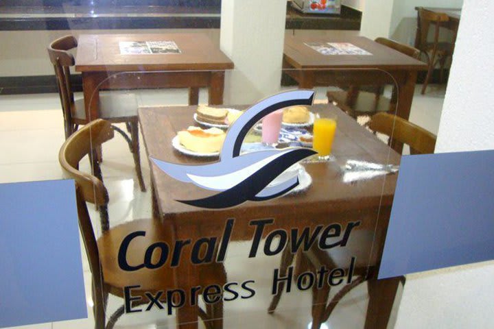 Hotel Coral Tower Express ofrece desayunos bufet