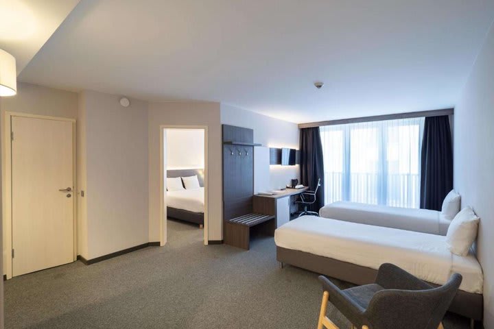Img - 1 Queen 2 Single Beds, Non-Smoking, Standard Room, Wi-Fi