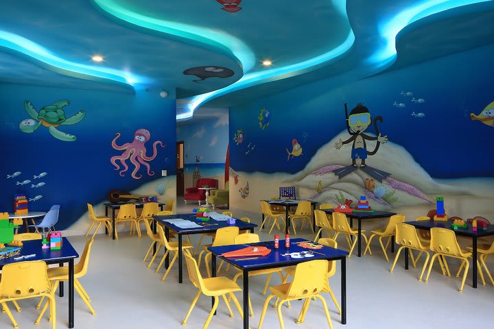 El hotel cuenta con club de niños