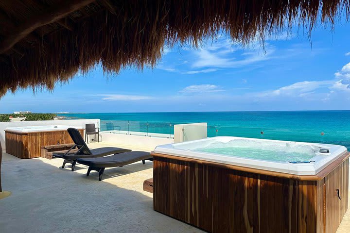 Jacuzzis with ocean view