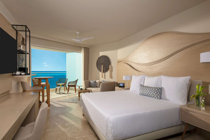 Allure junior suite king with partial ocean view