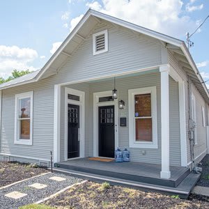 Adorable Guesthouse So Close to Amazing Downtown