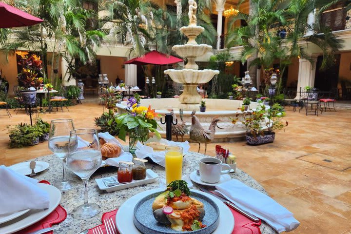 Breakfast area in the patio