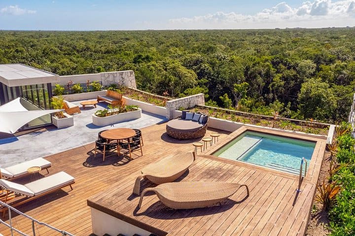 The pool on the terrace of the villa