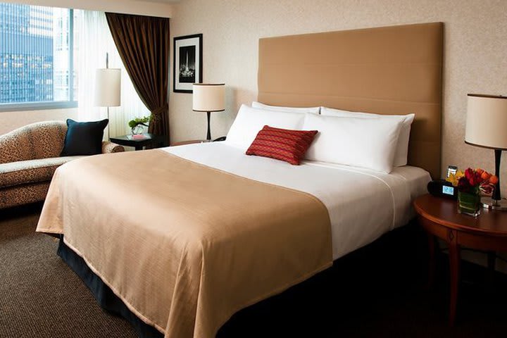 Deluxe guest room with king size bed at the Wyndham Grand Chicago Riverfront hotel