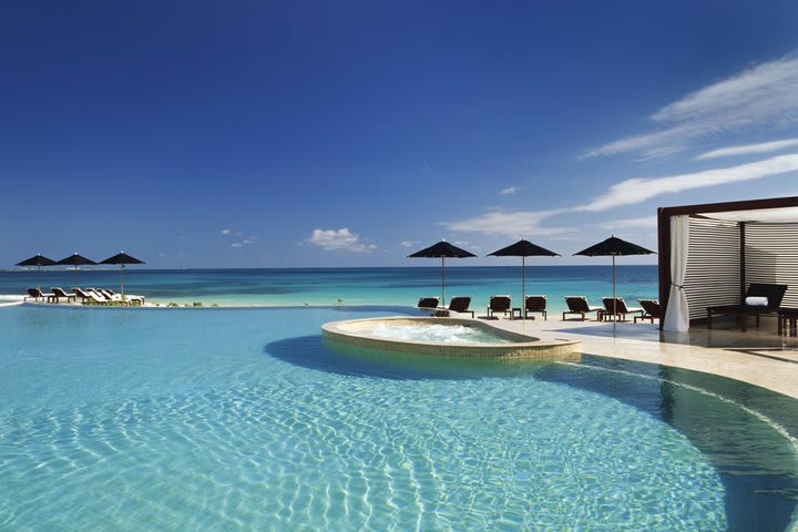 Infinity pool at the Rosewood Mayakoba hotel