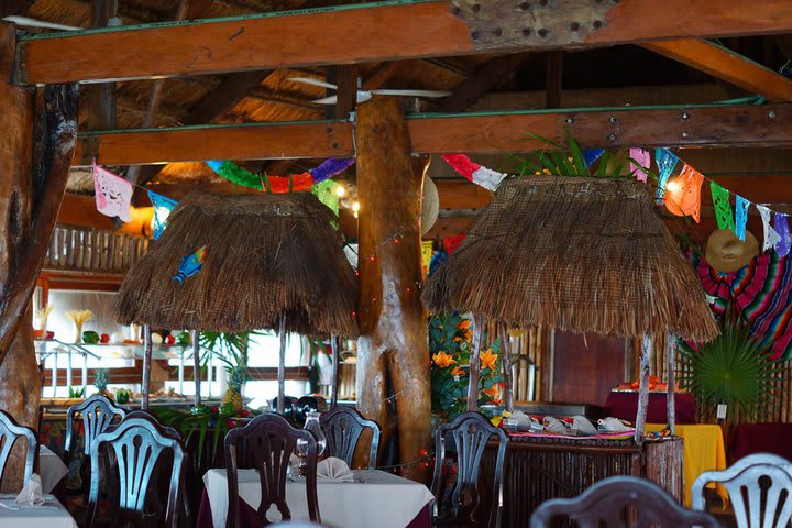 The restaurant at the Imperial Las Perlas hotel offers international cuisine