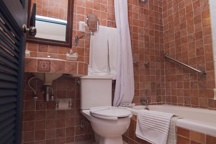 Baño de una habitación estándar