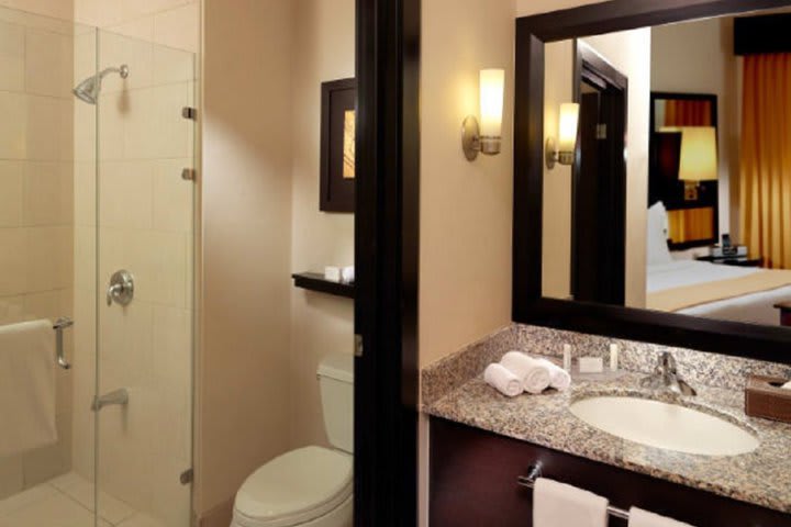 Guest bathrooms are equipped with tub or shower