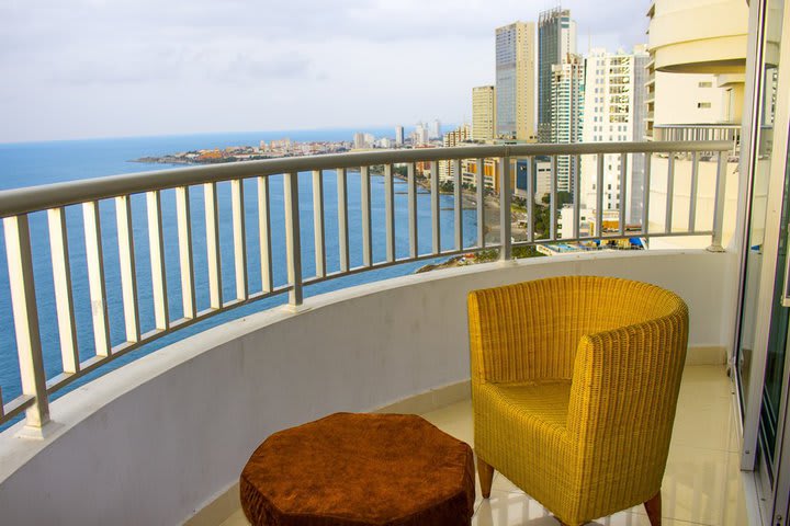 Sitting and dining areas in the apartment CTG116