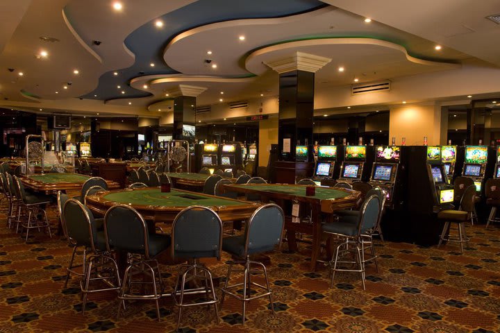 Crowne Plaza San Jose Corobici has a modern casino