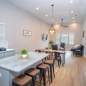 Brand New Remodeled 3br/2.5ba House Near Downtown