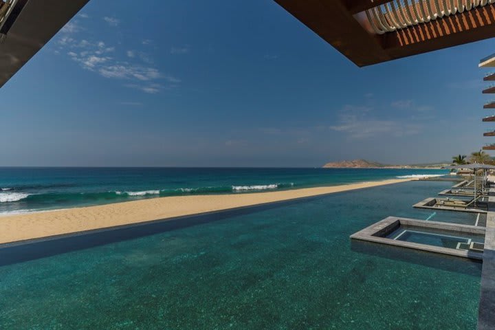 Infinity pool