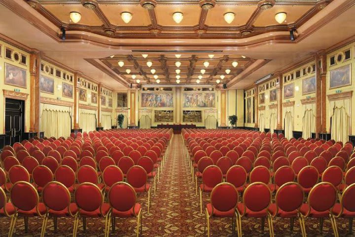 Milan Marriott Hotel has conference facilities to accommodate up to 1,400 guests