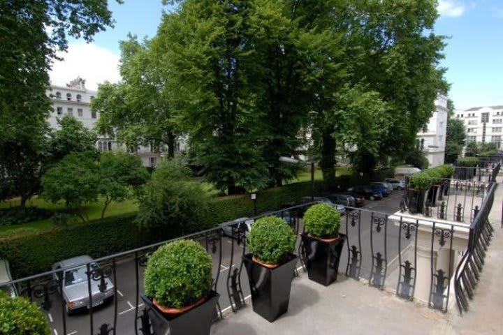 London House Hotel cuenta con una terraza con vista al parque