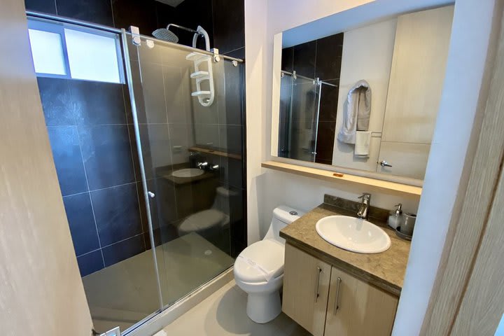 Baño en el apartasuite SMR267A