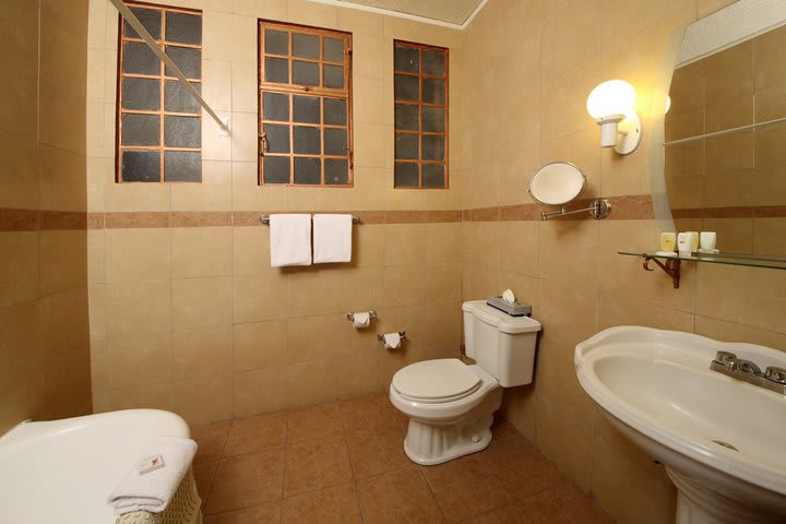 Private guest bathroom with tub