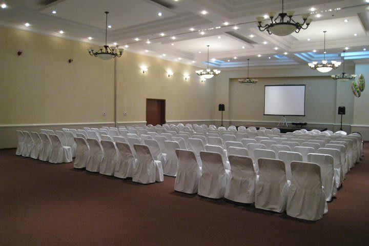 Salón con montaje tipo auditorio en el Argento, hotel en Cuernavaca