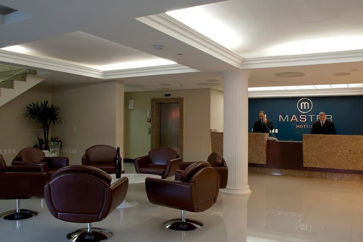 Lobby del Master Royal Palace Airport, hotel en Porto Alegre