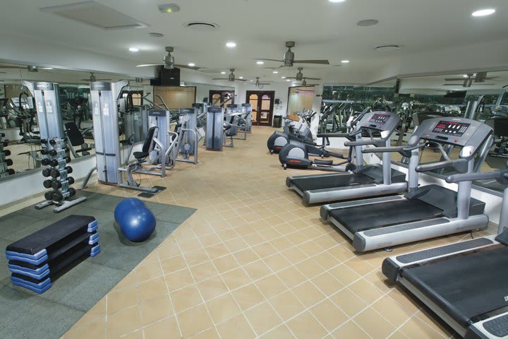 El gimnasio está completamente equipado