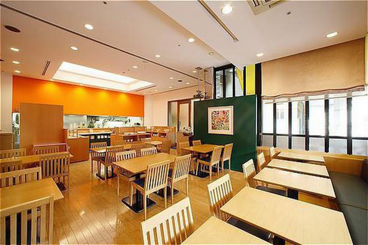 El restaurante del Chisun Hotel Ueno en Tokio está abierdo para desayunos, comidas y cenas