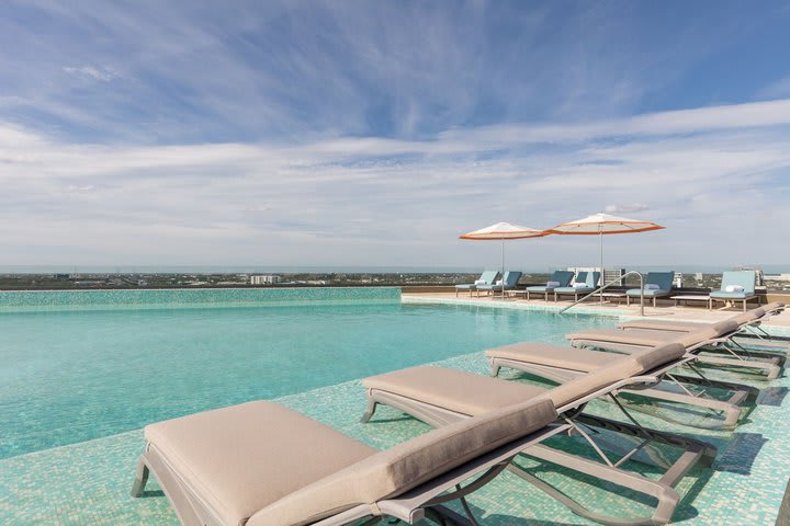 Piscina con vista panorámica