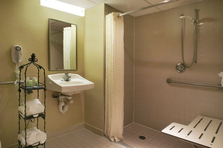 Bath for guests with disabilities at the Best Western® Walt Disney World®