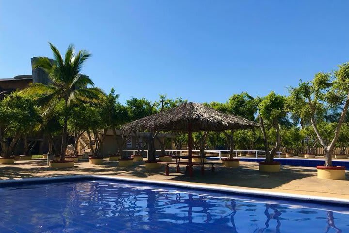 El hotel tiene tres piscinas