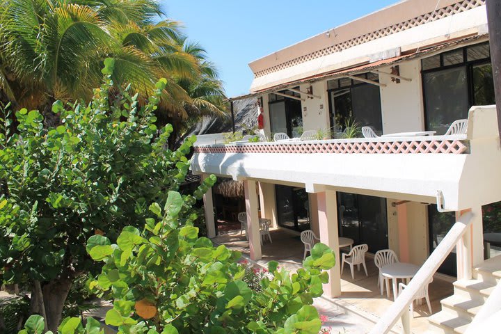 The rooms of hotel Villa Kiin have a balcony or terrace