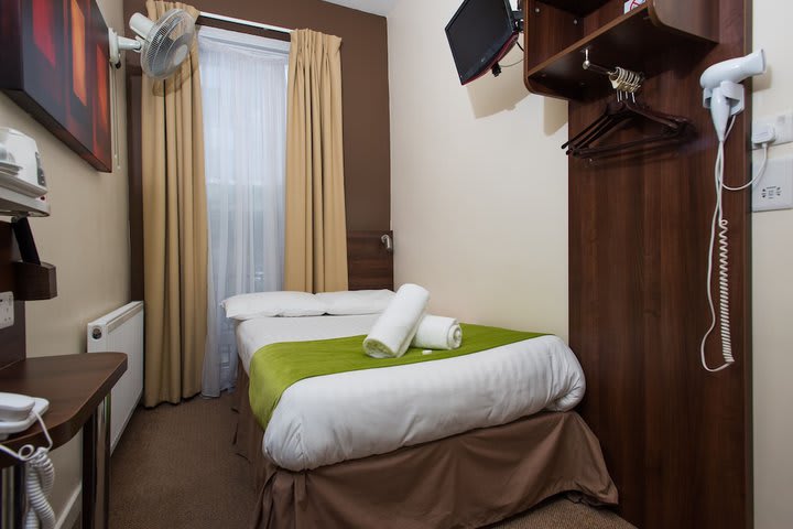 Double Room, Shared Bathroom (Private Shower)