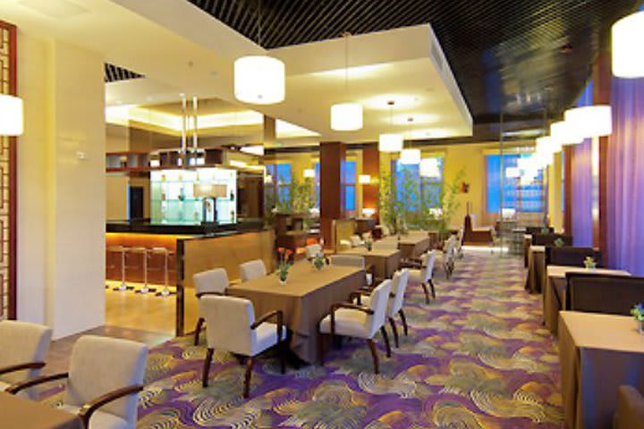 Mercure Beijing Downtown has two restaurants