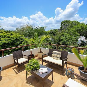 2-story Penthouse w Hot Tub Panoramic Jungle Views Charming Balcony in Bahia Principe