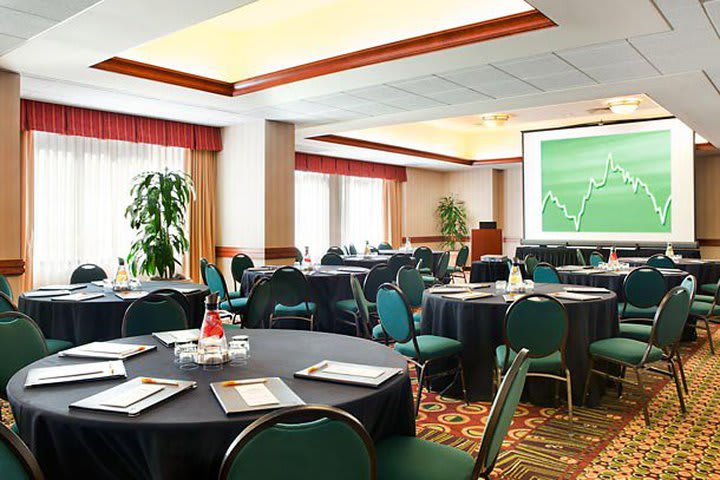 The Courtyard by Marriott hotel in downtown San Francisco offers audiovisual equipment