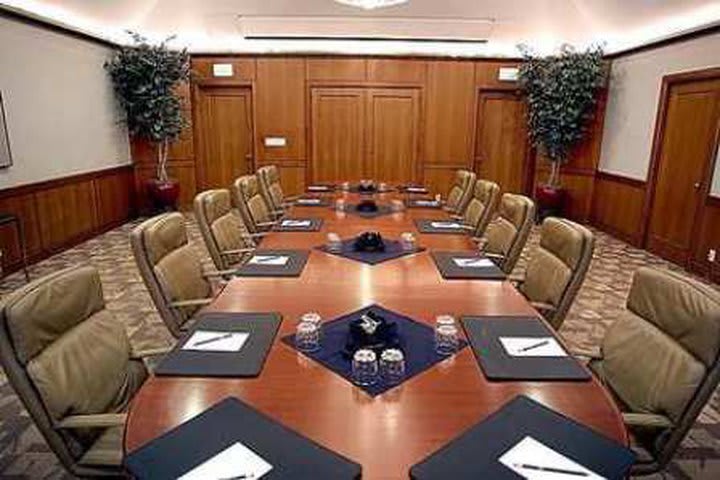 The Hilton Los Angeles hotel has 21 meeting rooms