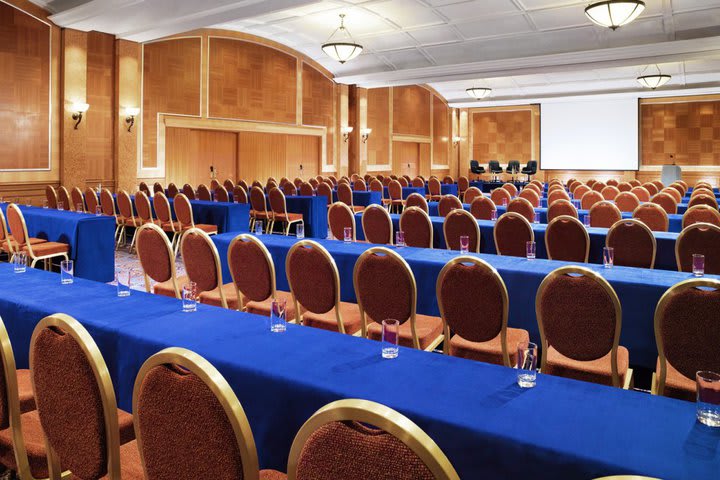 Organize your event at the Sheraton Skyline Hotel London Heathrow