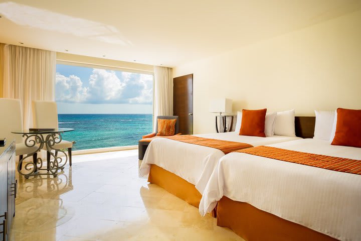 Sun Club double oceanfront guest room