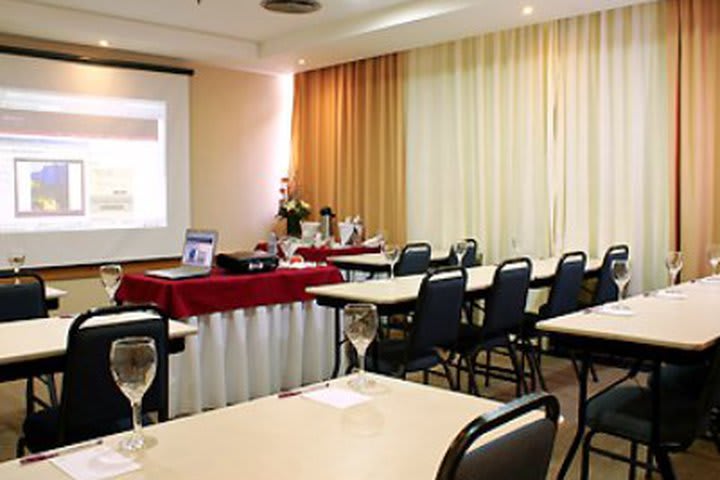 Hold your meetings at the Mercure Manhattan hotel in Porto Alegre
