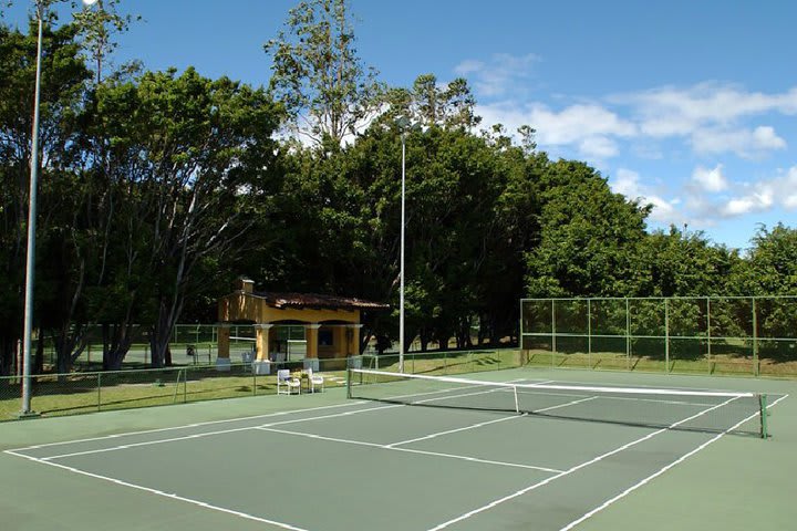 Puedes jugar tenis en las canchas del Marriott Costa Rica