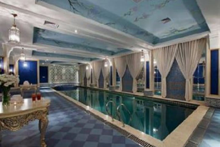 Le Sun Chine in Shanghai has an indoor pool