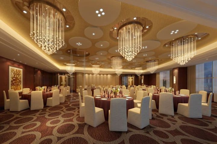 Wedding service is provided at the Xujiahui Park hotel in Shanghai