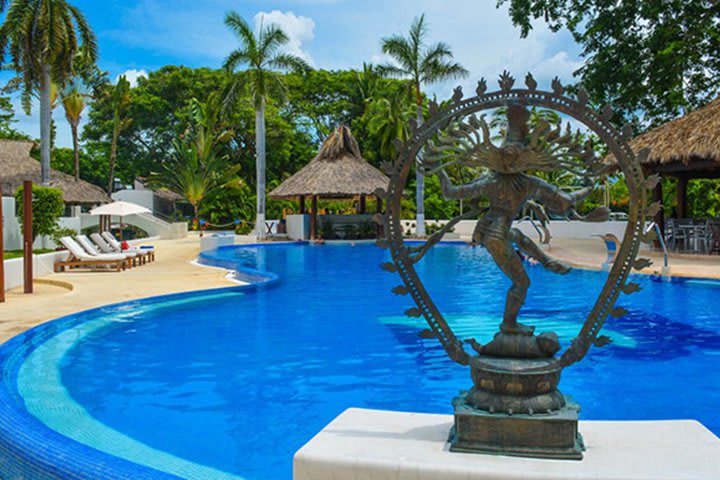 Ceiba pool