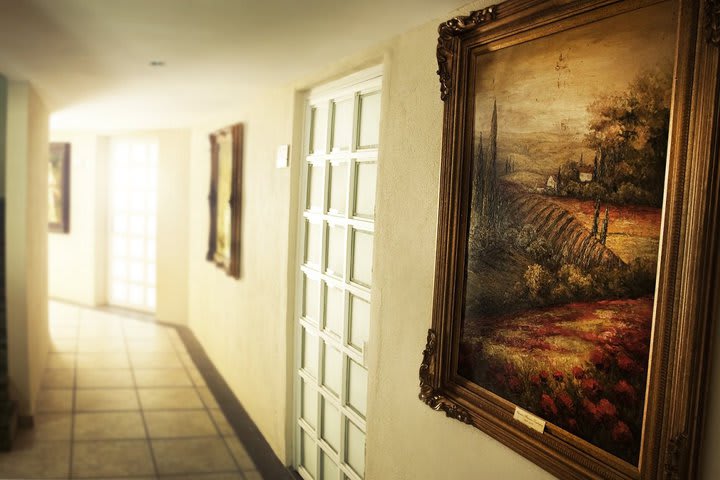 La decoración del hotel European Life Style cuenta con obras de arte de reconocidos artistas