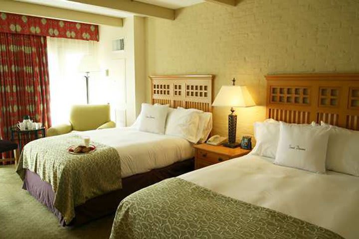 Guest room with two beds at the DoubleTree San Antonio Airport