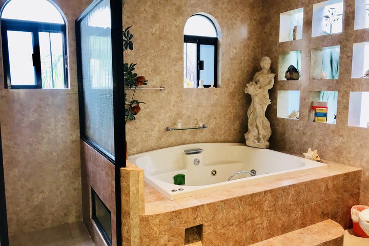 Playa Suite has a Jacuzzi