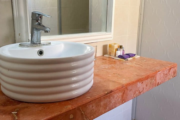 Lavabo en una habitación estándar