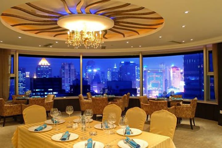 El restaurante del hotel The Bund Riverside en Shanghái está abierto para desayunos, comidas y cenas