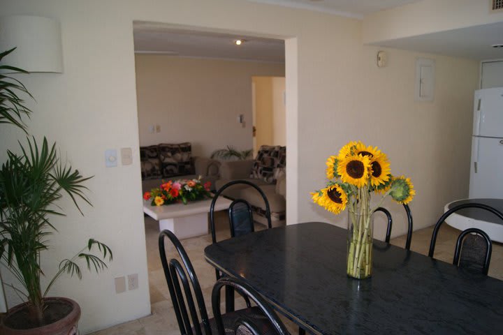 Guest kitchen and sitting area at the Villamar Princesa Suites hotel in Acapulco